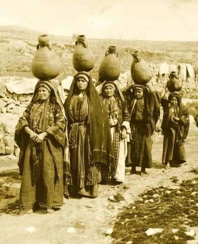 Палестинки несут воду, Рамалла, Палестина, 1890 г.