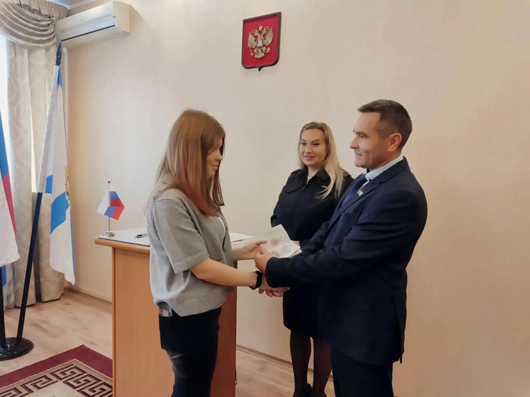 В Архангельской области школьникам вручают первые паспорта