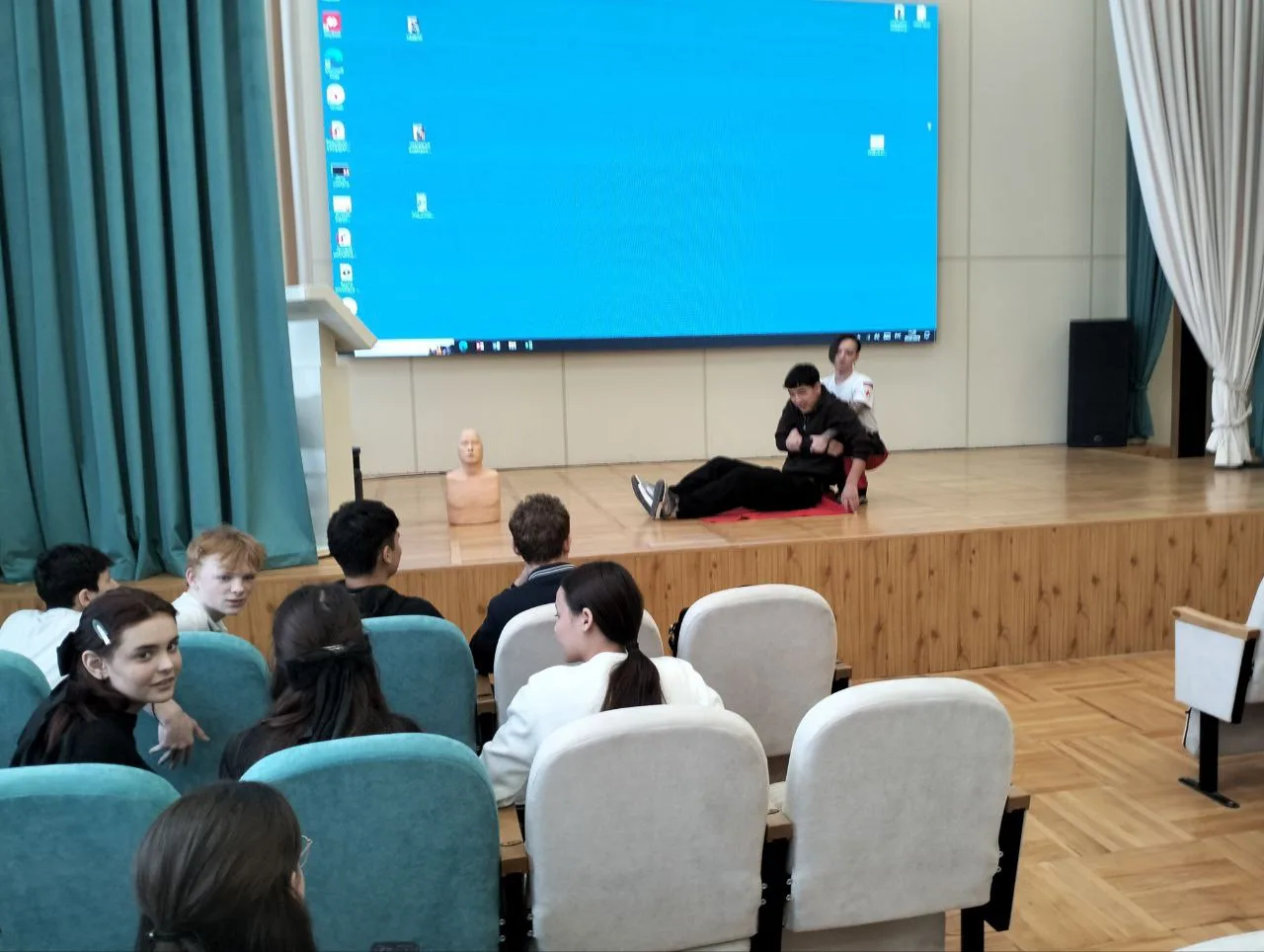 🧰Мастер-класс по первой помощи от Российского Красного Креста🧰   ❗Сегодня в нашей школе состоялось к