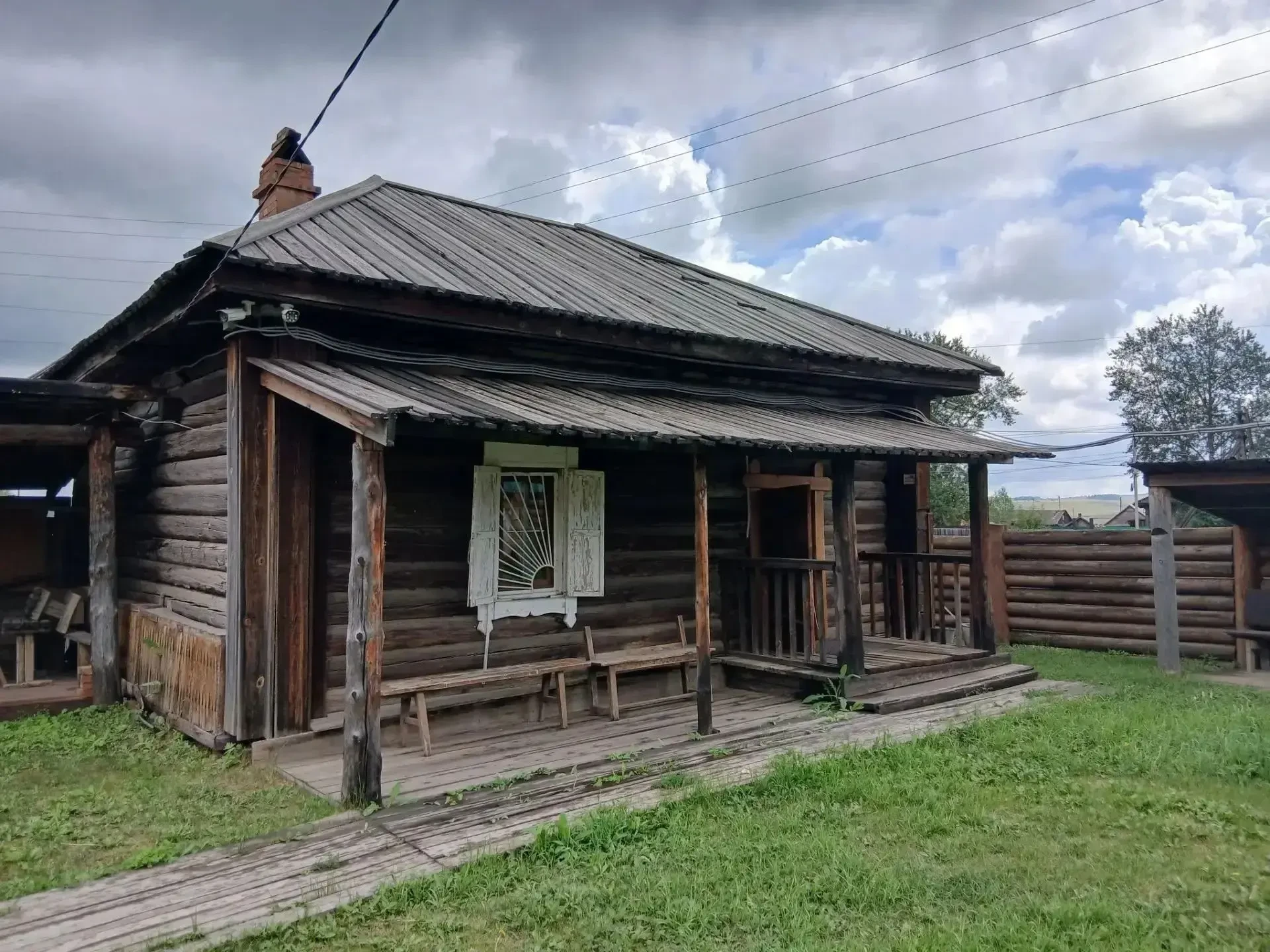 На старинный дом из деревни Шутхулун теперь можно посмотреть в Национальном музее Усть-Ордынского ht