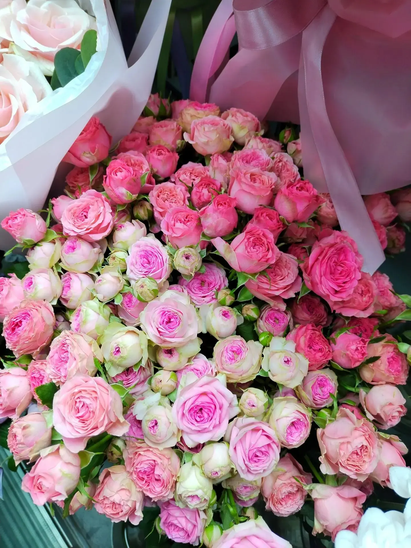 🌹 Свежие кустовые и пионовидные розы — в наличии каждый день!

Мы регулярно привозим цветы, чтобы в