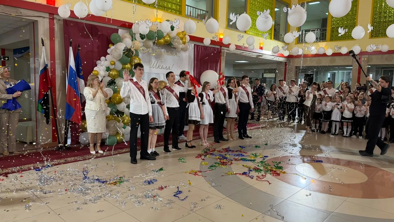 Самый радостный и одновременно грустный праздник🎊🎈  🔔 Вот и отшумел Последний звонок 2026! Улыбки, н