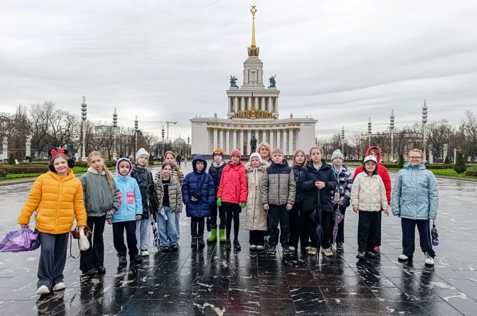 🏛 Необычная экскурсия по России — не выходя из Москвы!  Ученики 3И класса совершили удивительное пут