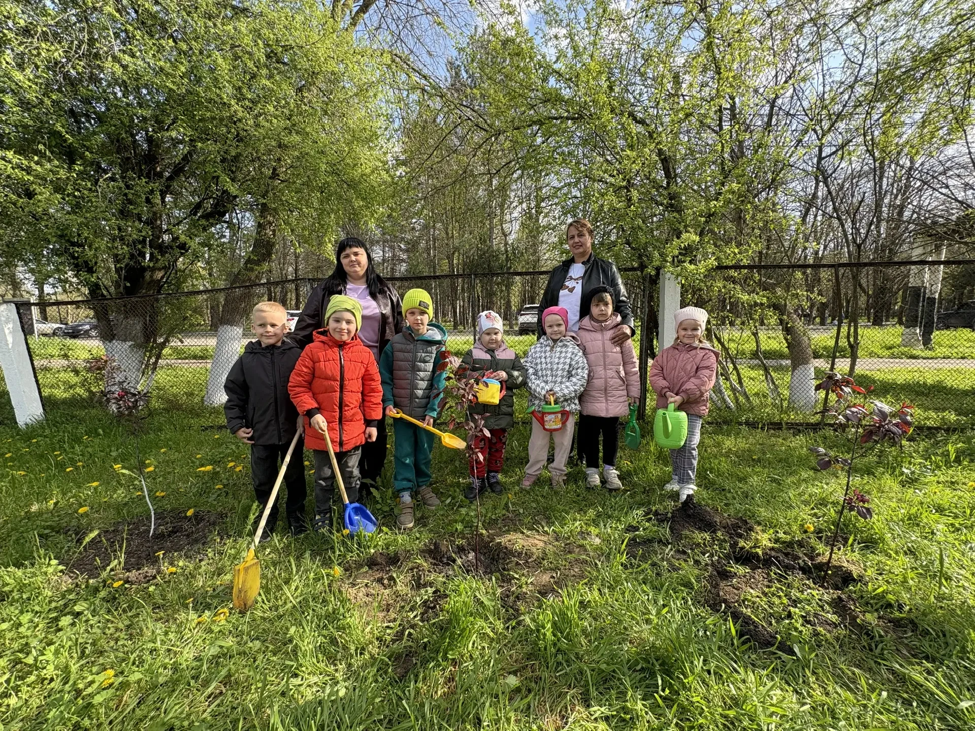 В нашем детском саду  прошла акция «Сад Памяти», приуроченная к празднованию Дня Победы. Воспитанник