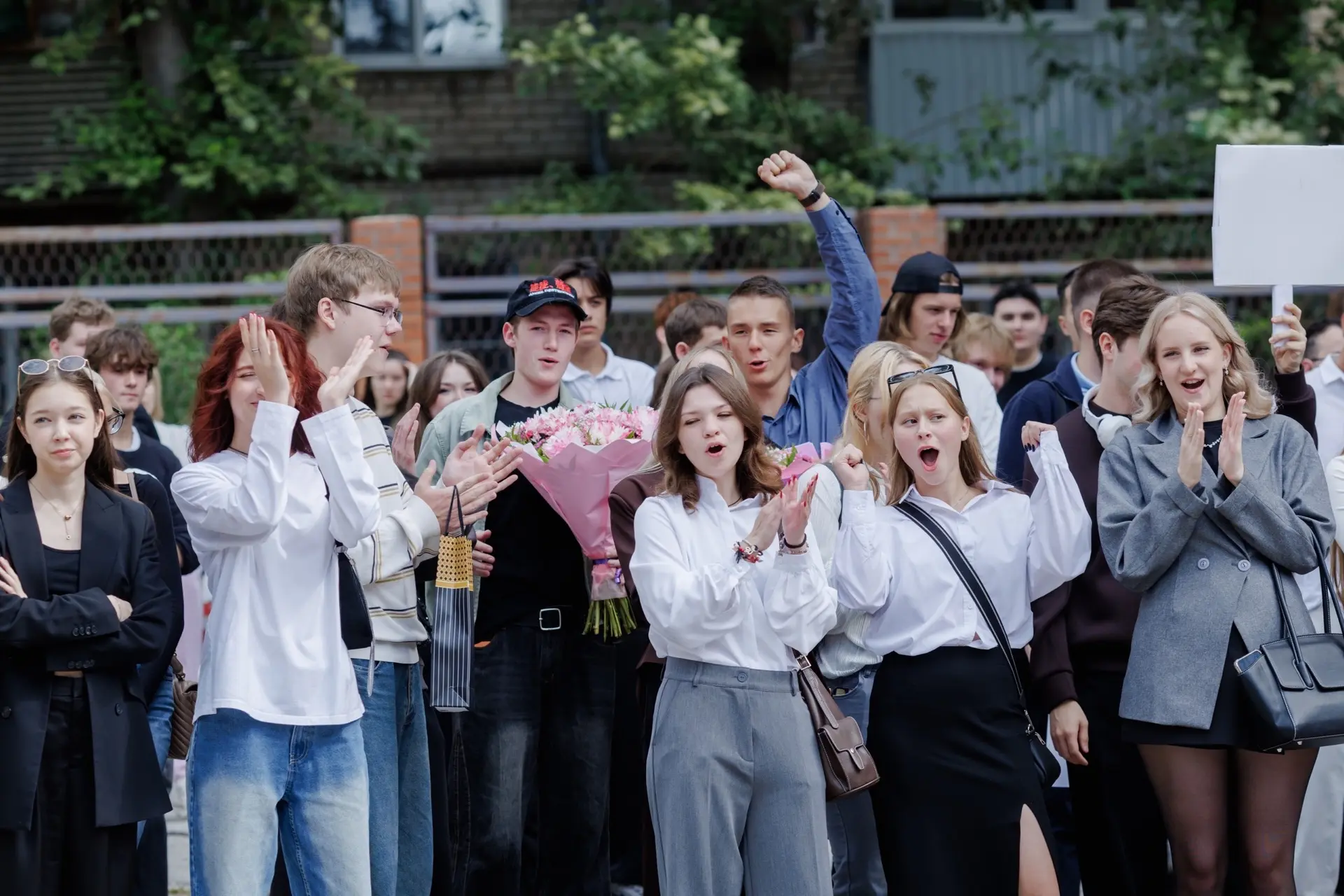 📸Фото с праздничной линейки уже в альбоме!