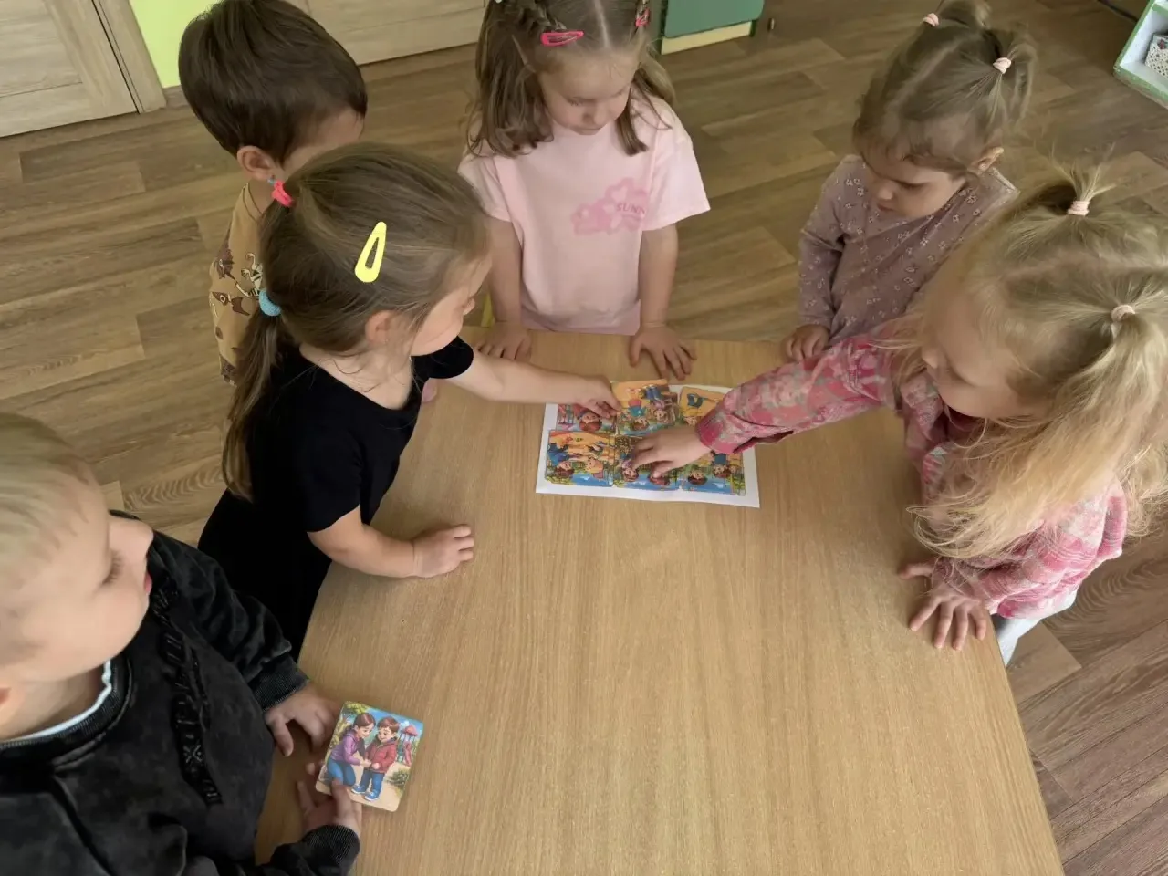 🌟 В группе «Колокольчик» в рамках программы «Добрые игры» прошла беседа на тему «Мой л...