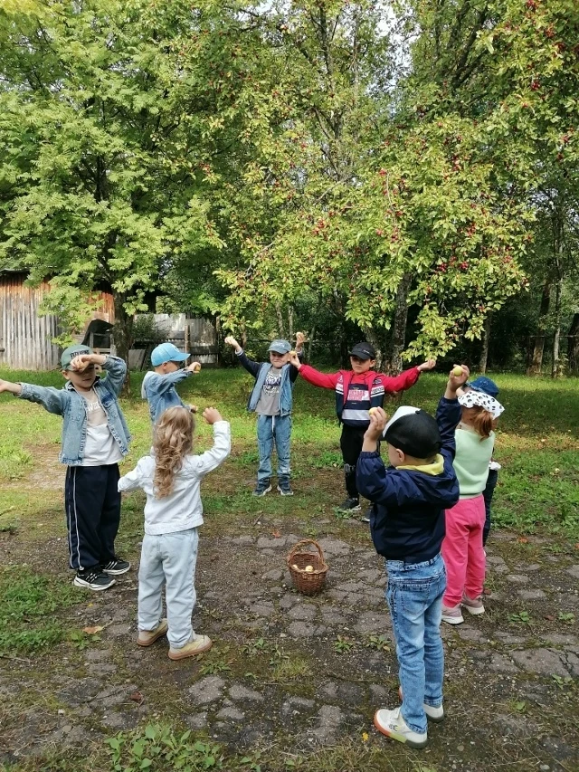 В нашем детском саду царила атмосфера тепла и уюта- мы отмечали Яблочный спас. 🍎Ребята...