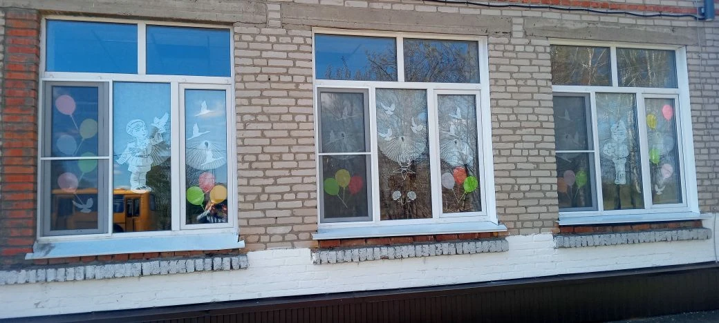 В преддверии великого для всех россиян праздника Дня Победы учащиеся вместе с педагогам...