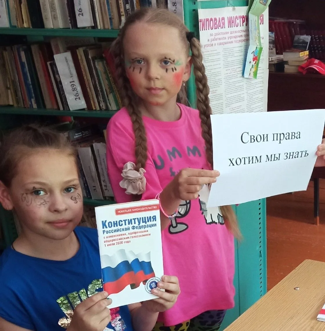 Свои права хотим мы знать.

В библиотеке в с. Столовое была проведена правовая беседа. Мы с ребятами