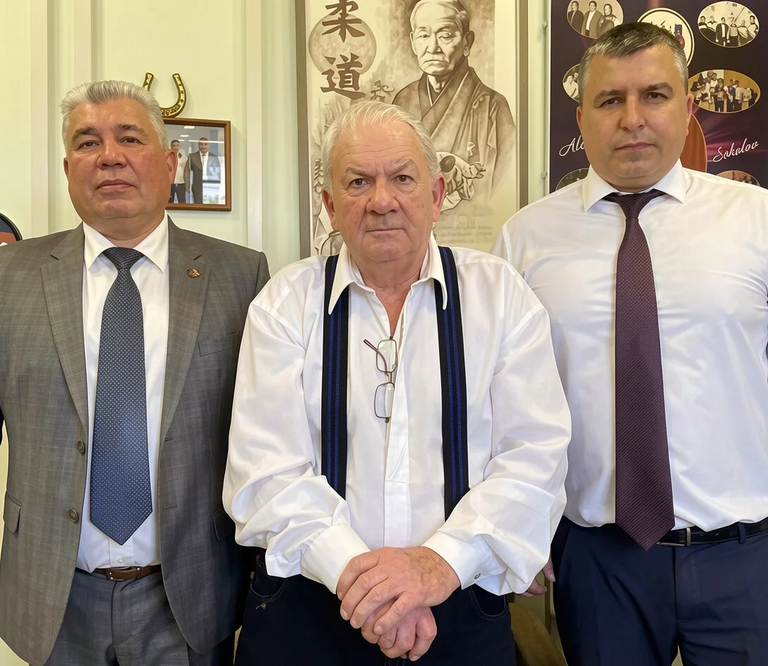 В Твери юбилей заслуженного тренера объединил на татами борцов разных поколений и стран 💥

В День Р