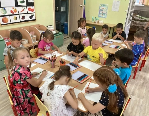 Август-самый щедрый месяц, когда поспевают овощи. Воспитанники старших групп превратили...