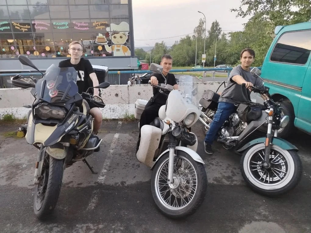 💪В кинотеатре «Премьер» студентам Петрозаводска показали фильм «Русский реактор» (2018) от мотоклуб