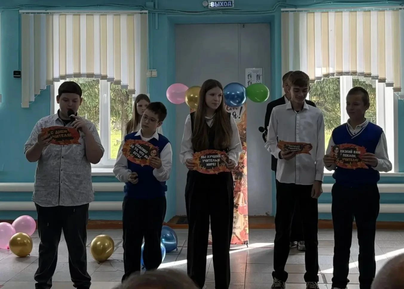 Связь поколений и море эмоций: в нашей школе прошёл праздничный концерт ко Дню учителя!