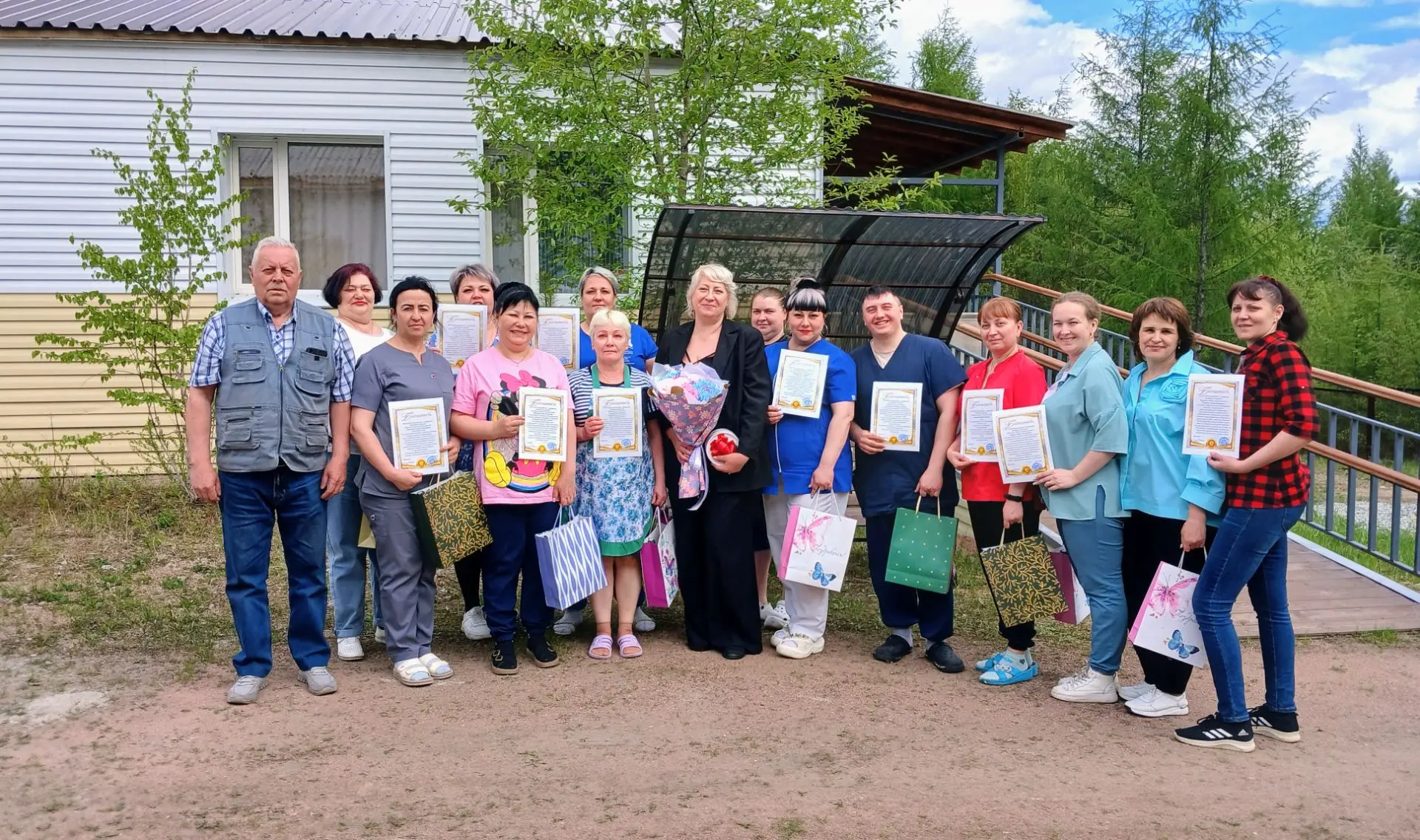 День тех, кто дарит тепло сердец! 🤍✨

В нашем учреждении в невероятно праздничной и по-домашнему те