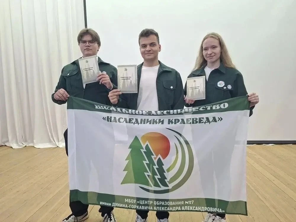 Гордость лесного хозяйства Югры 🌲 В этом году из школьных лесничеств региона выпустились 35 талантл
