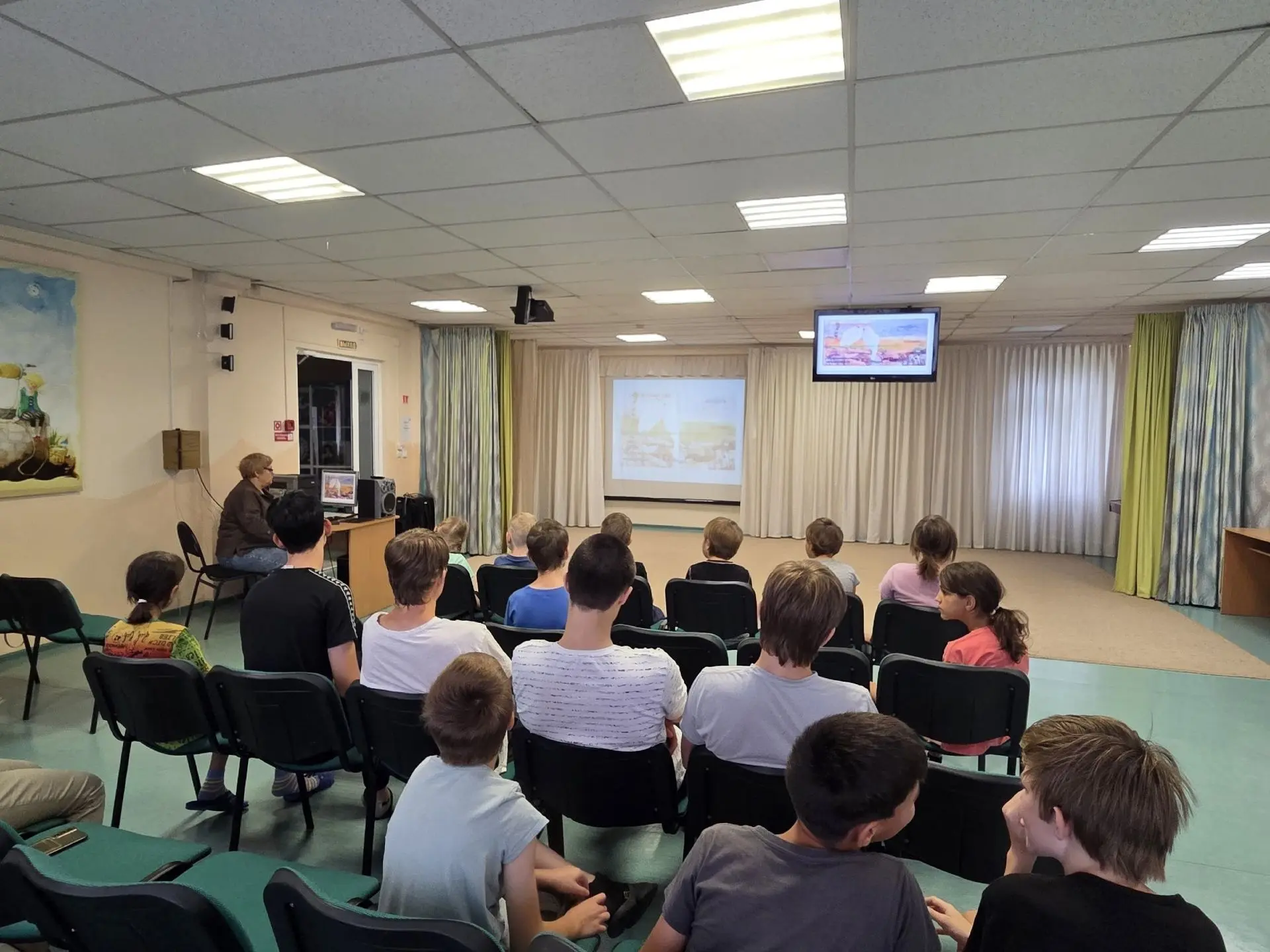 В рамках цикла мероприятий фестиваля энергосбережения #ВместеЯрче сотрудник библиотеки ...