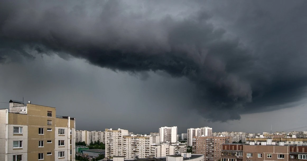 Мощный шторм накроет Москву уже через час — буря прямо сейчас надвигается на город, 

Столицу снова 