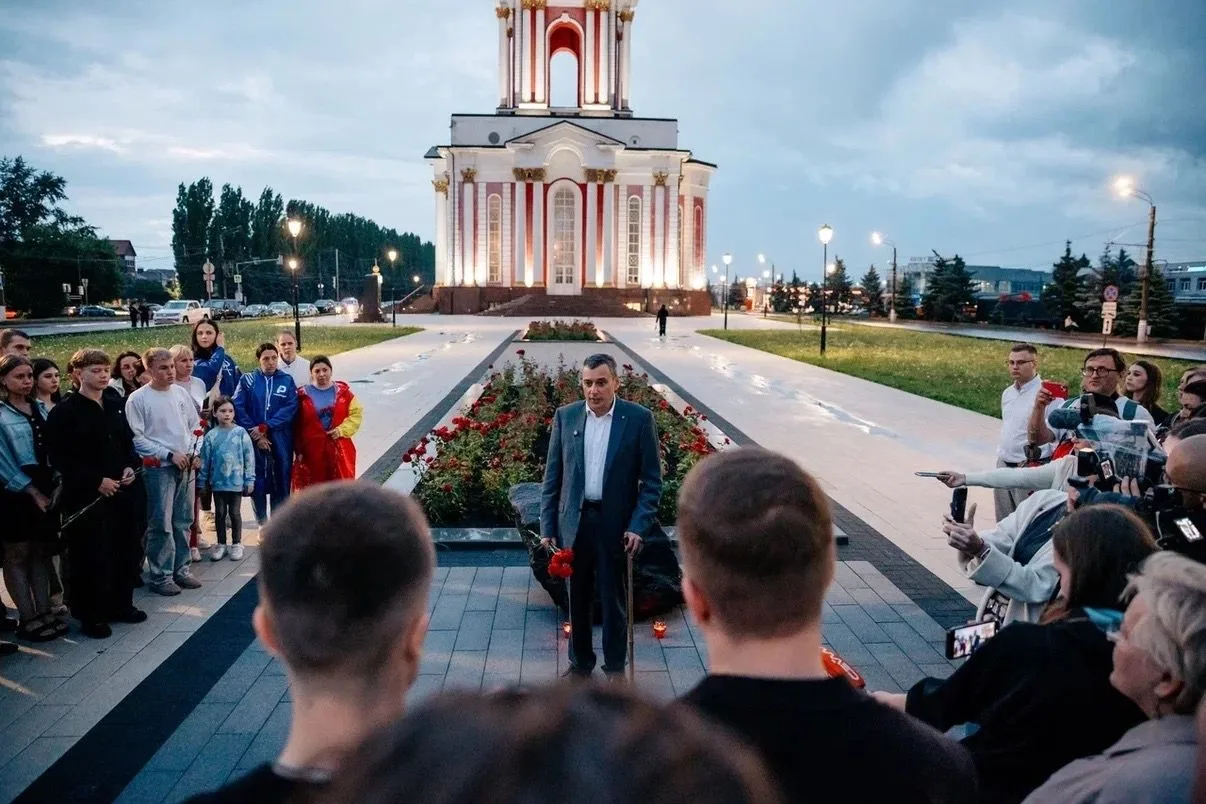 В Курске почтили память погибших в результате украинской атаки на городской пляж в ночь...