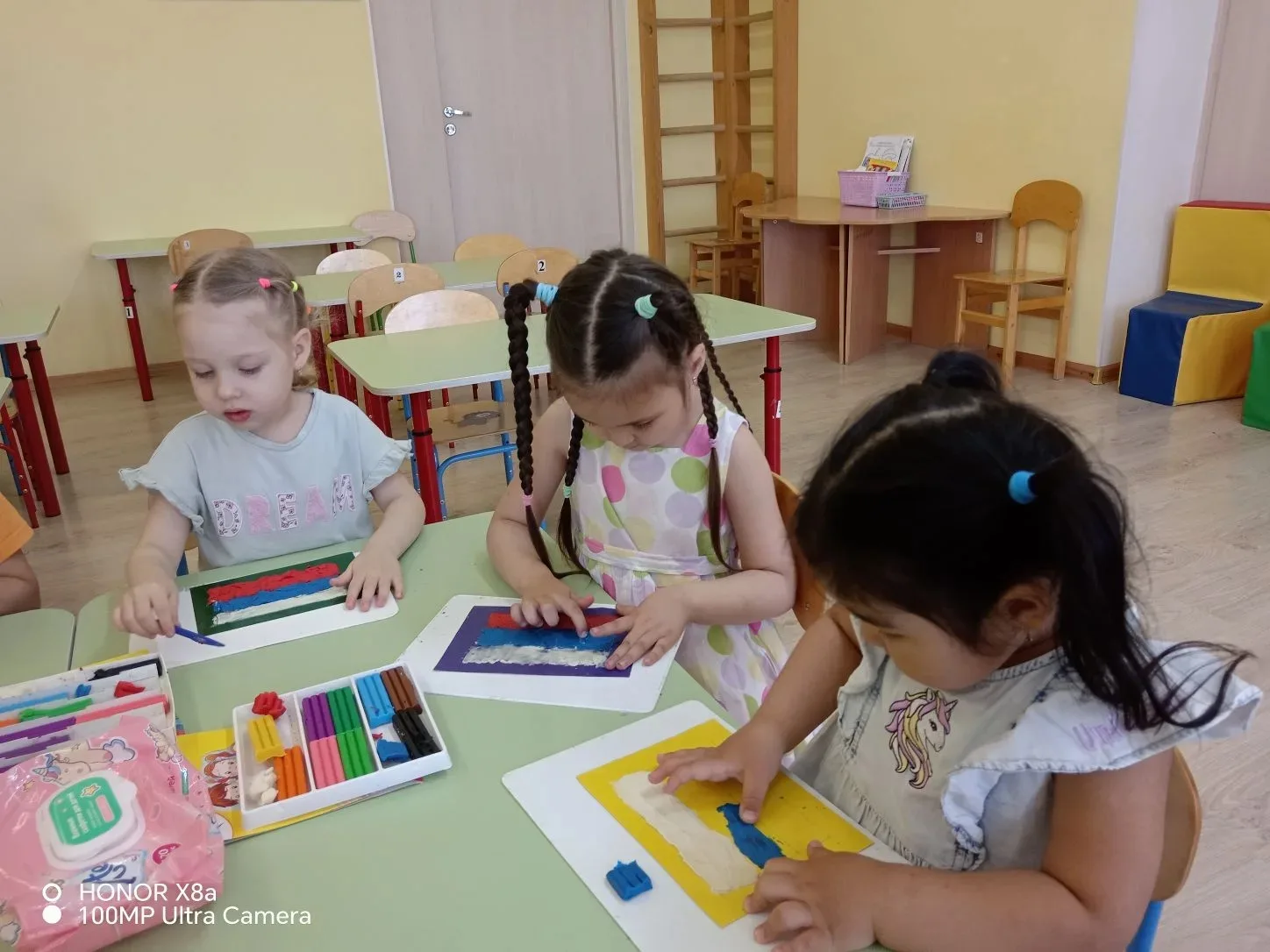 Сегодня в нашем детском саду прошёл яркий и познавательный праздник, посвящённый Дню России! Мы прев