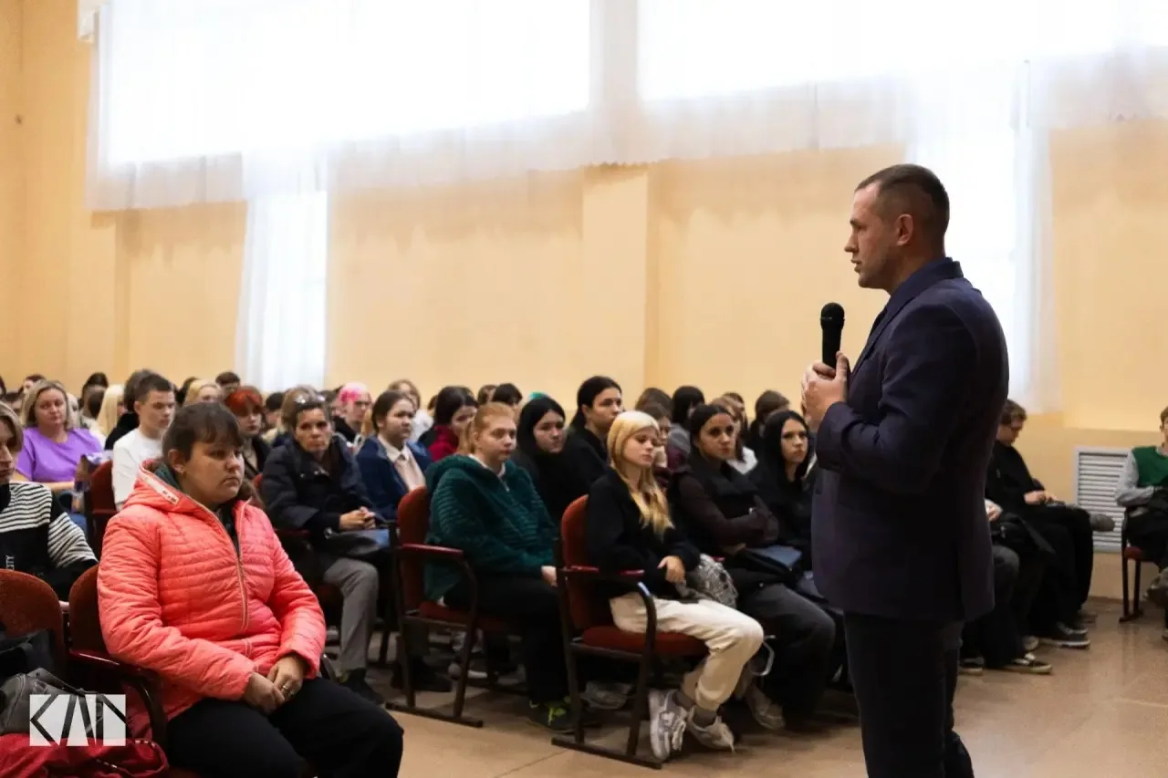 Полицейские приняли участие во встречах со студентами, приуроченных ко Дню солидарности...