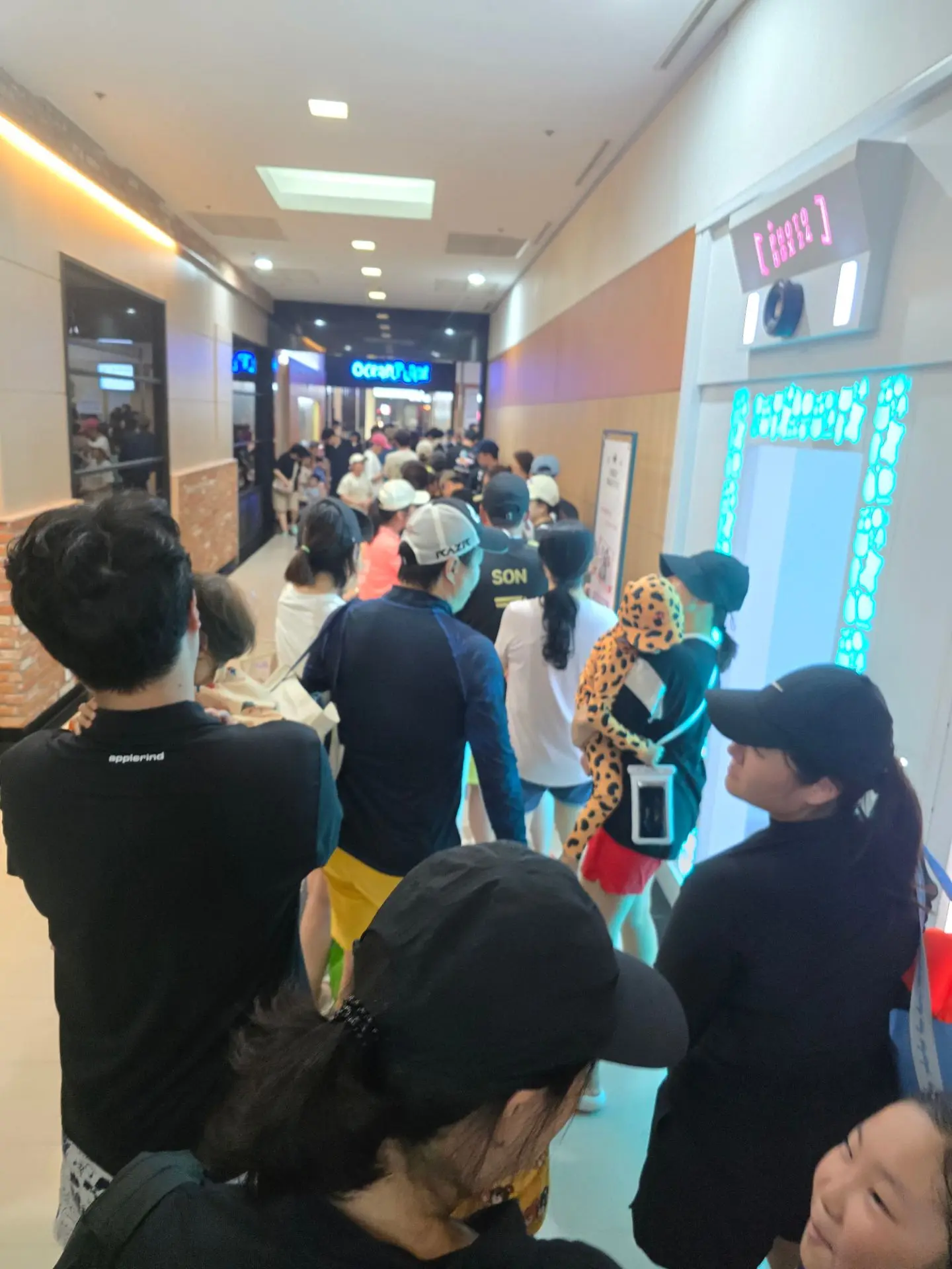Очередь в аквапарк🥹🫣
То что нужно с утреца в жару
