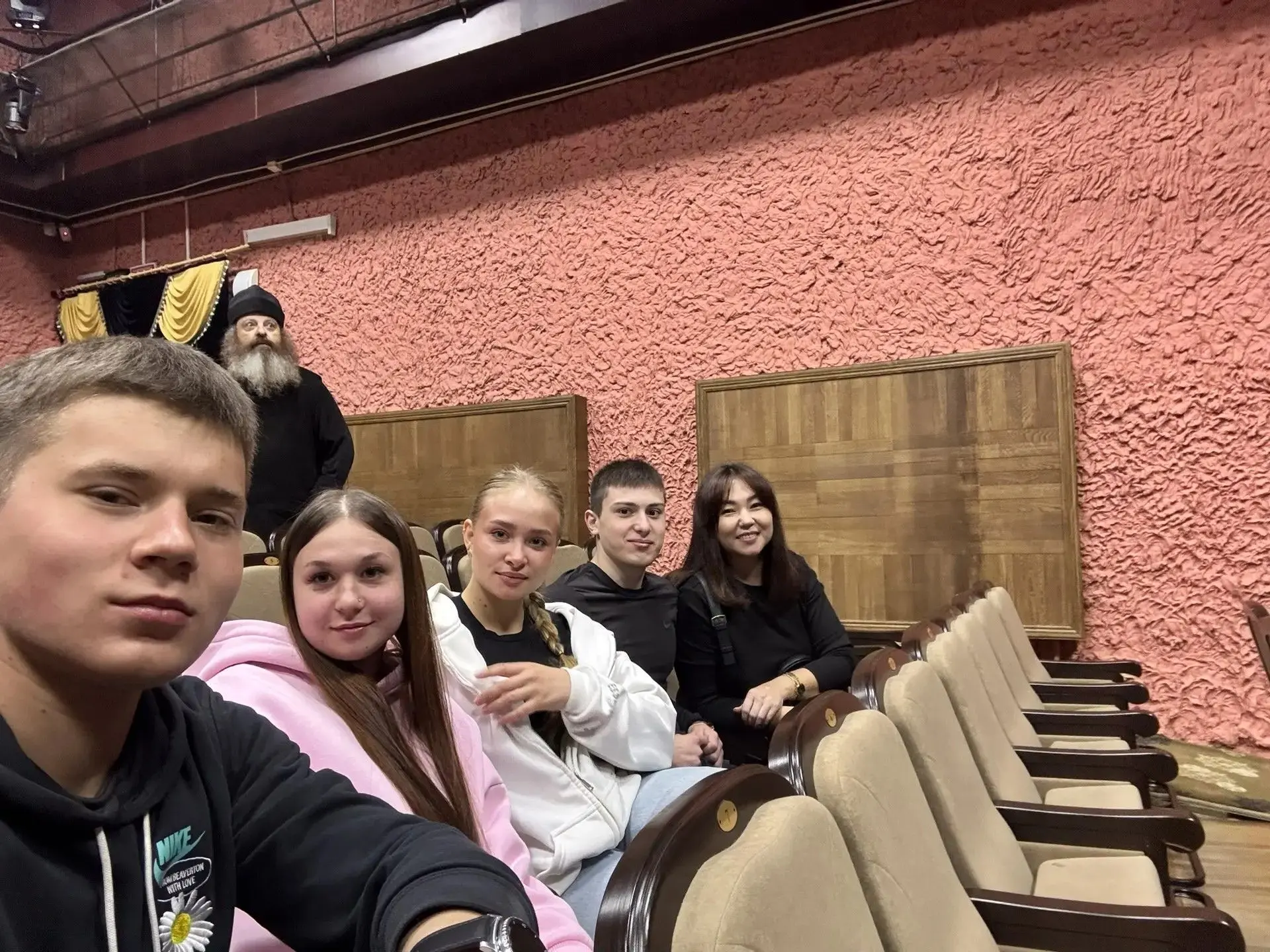 Человек и его эпоха! Когда задумаешься, "чье детство было лучше..."  Ребята из 11‑го класса (классны