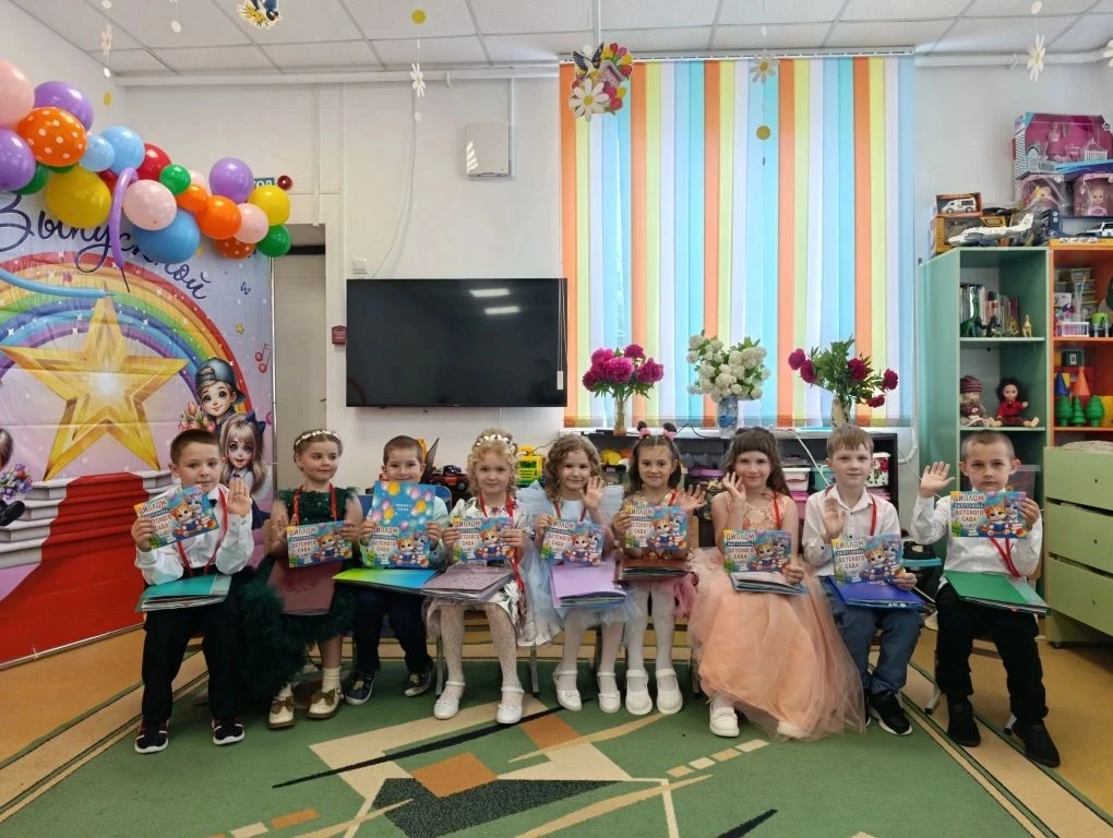 До свидания, Детский сад! 🎓🌟

29 мая в нашем детском саду состоялся один из самых трогательных и в
