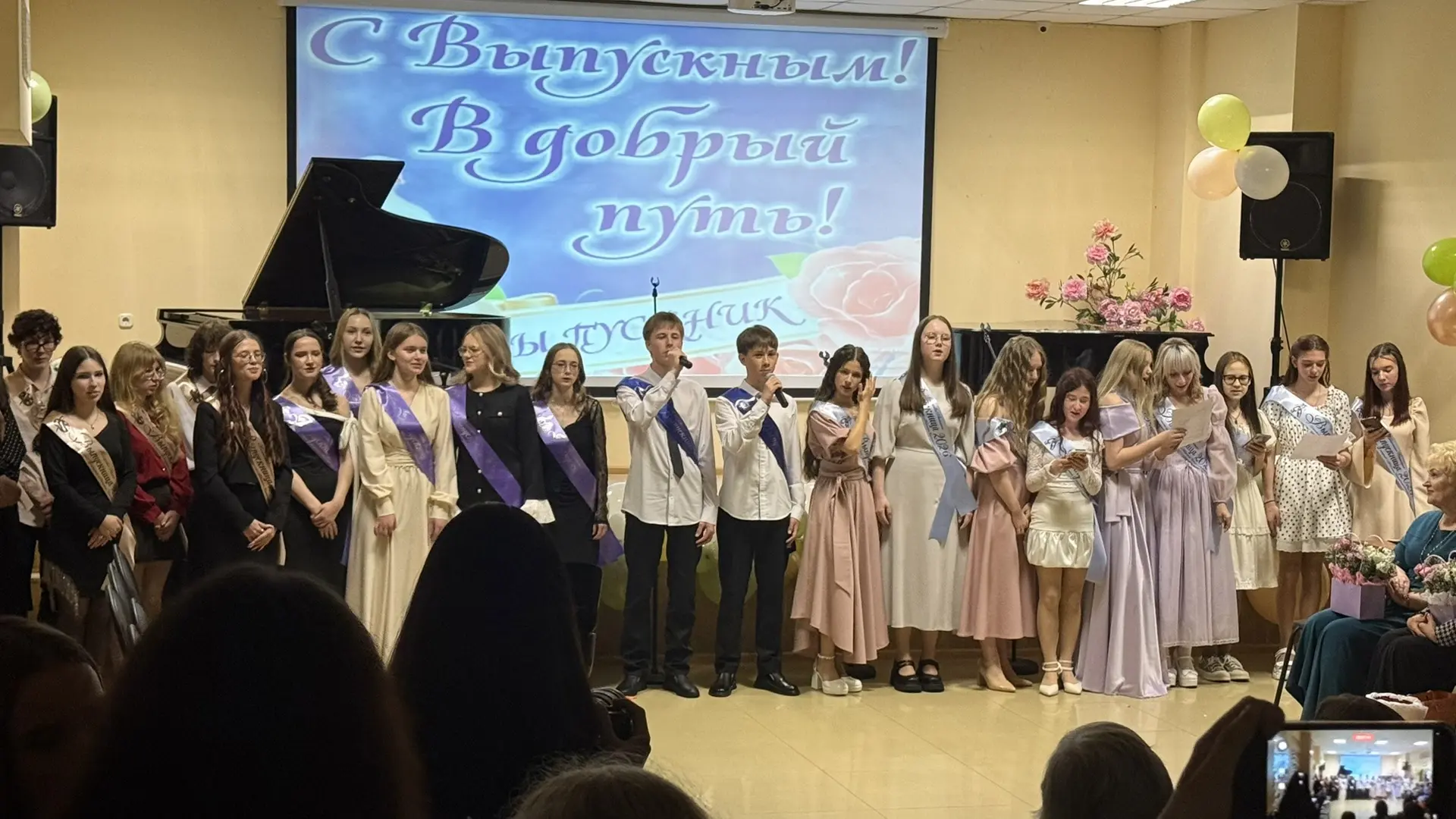 Посетил выпускной вечер в нашей Детской школе искусств. Яркий, трогательный и по-настоя...