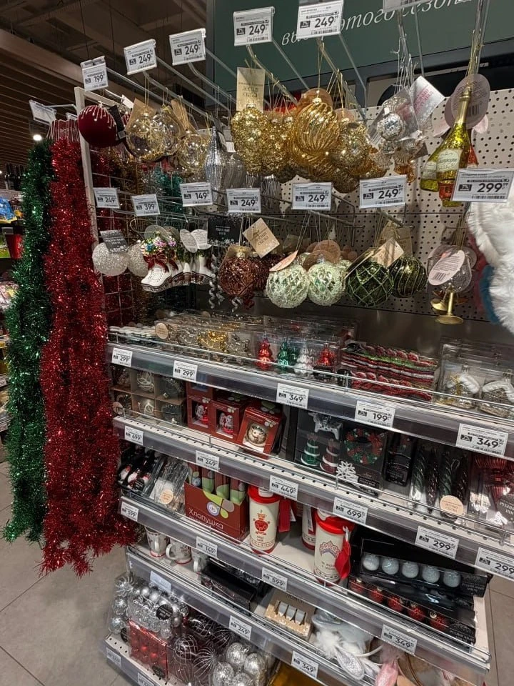 🎄 В Воронеже ёлочные шары появились раньше конца осени