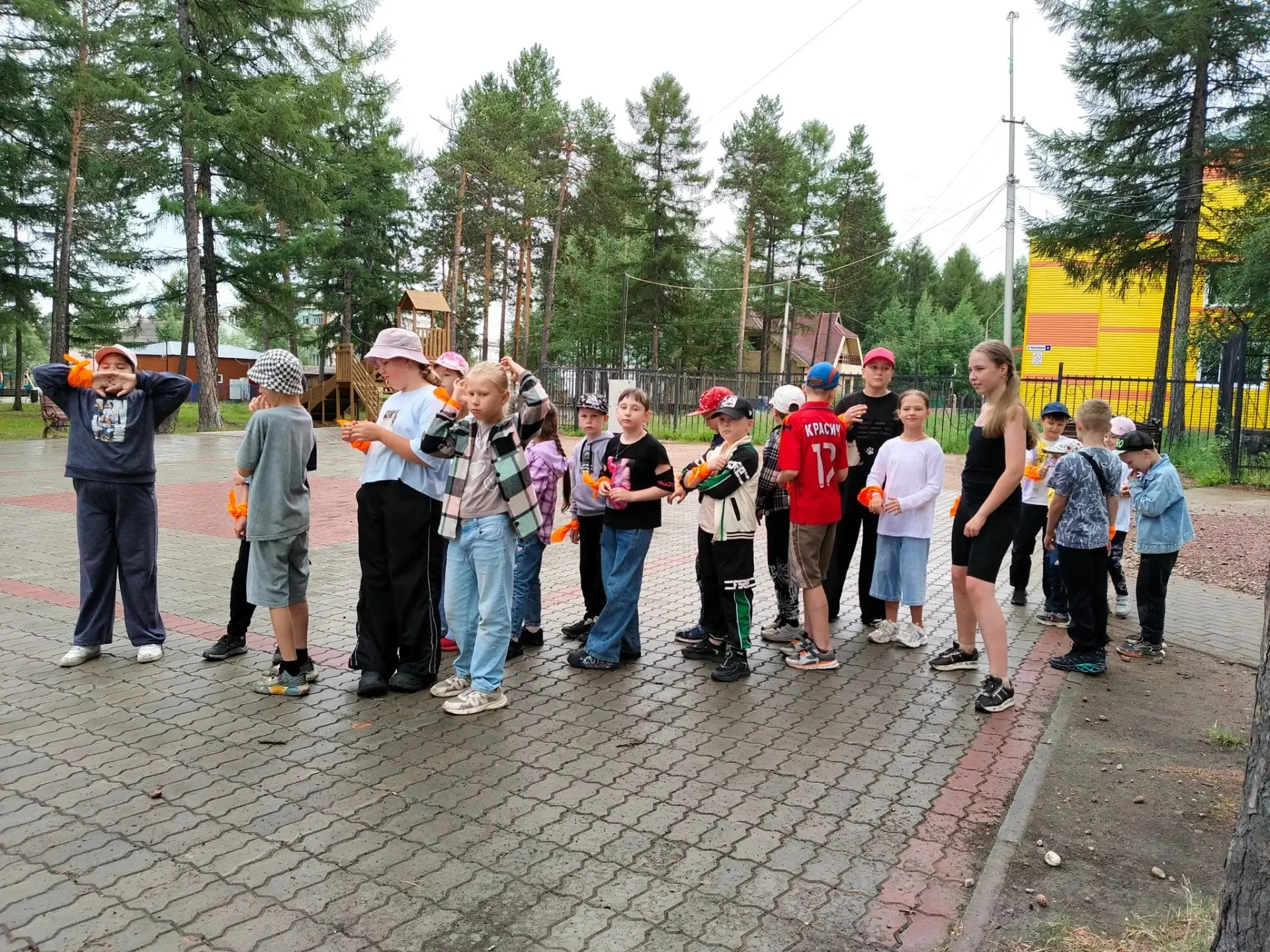 13 июля, несмотря на пасмурную погоду, наши "солнышки" посетили парк им. Чиряева и приняли участие  