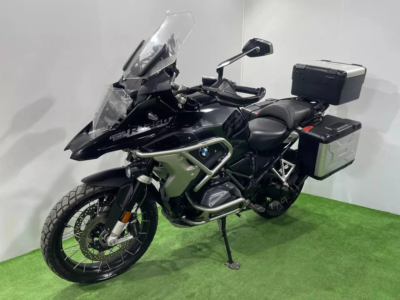 BMW R1250GS в наличии во Владивостоке  Характеристики:  - 2020 год - объем 1250 см3 - Аукцион BDS - 