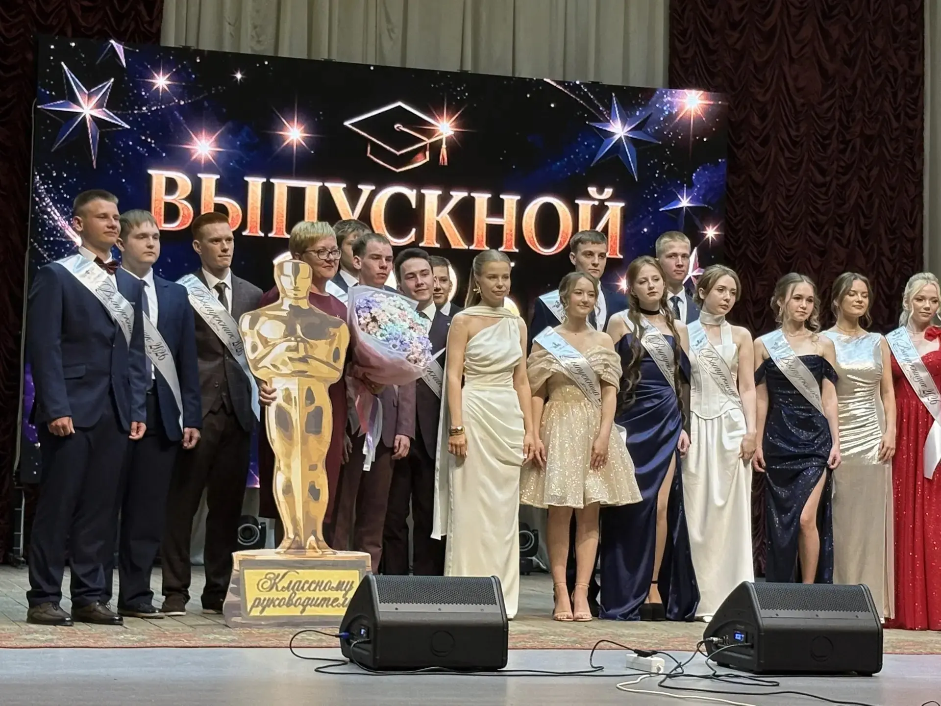 Выпуск 2026 — уже история.🎓

Только вчера мы стояли на линейке с огромными белыми бантами и волнени