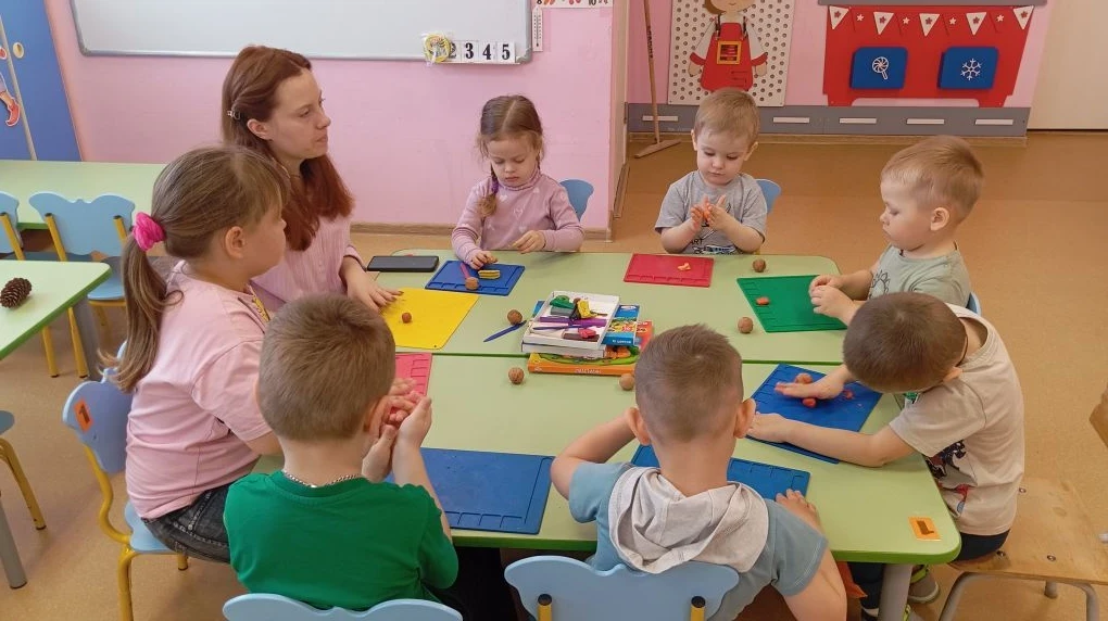 🦉Попробуйте отгадать о ком говорится в стихотворении. "Раздается ночью УХ! У кого Отли...
