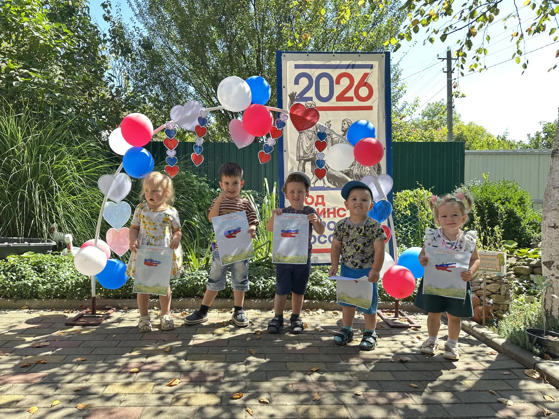 ⚪️🔵🔴День Российского флага отмечается 22 августа, и в преддверии праздника наши ребят...