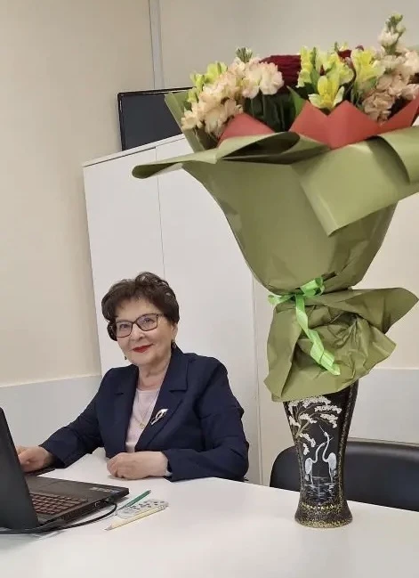 👏Врач из Республиканского онкодиспансера удостоена награды за оказание гуманитарной по...