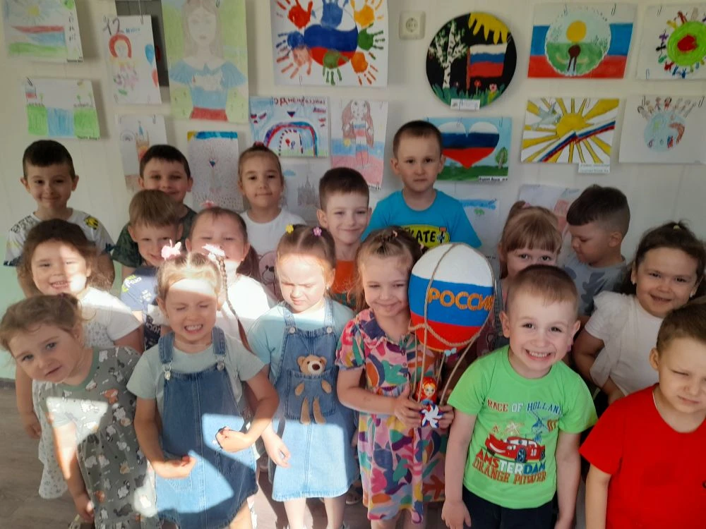 В предверии Дня Росси в нашем детском саду организована выставка "Россия-Родина моя". Б...