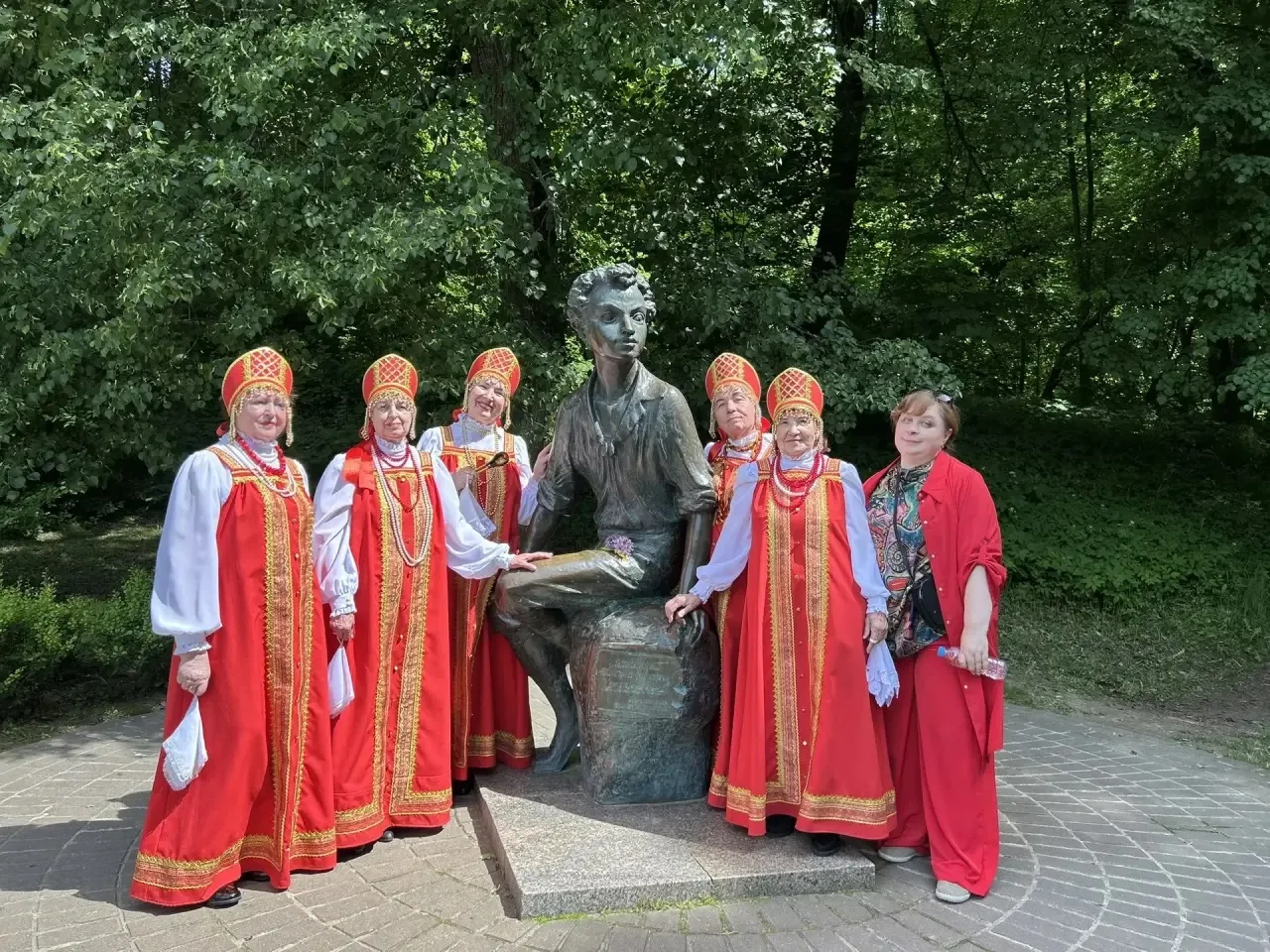 🌿📖Пушкинский день в усадебном парке Захарово: стихи, музыка и сплочение народа

7 июня в парковой 