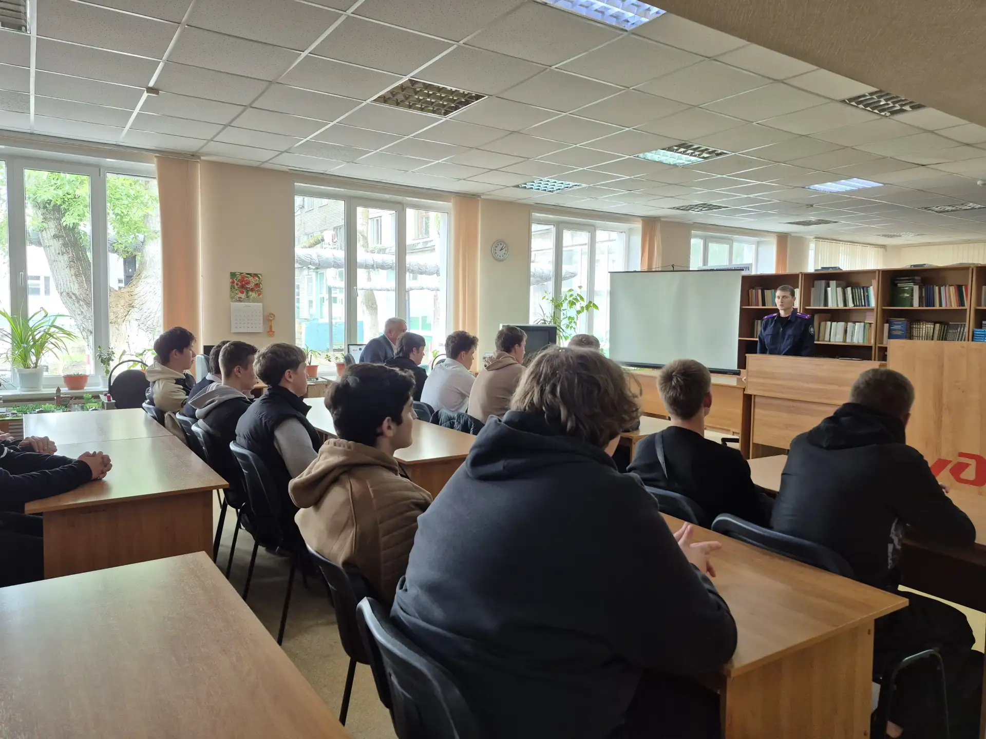 01.06.2026 в РТЖТ прошла встреча студентов 1 курса со следователем по особоважным делам Ртищевского 