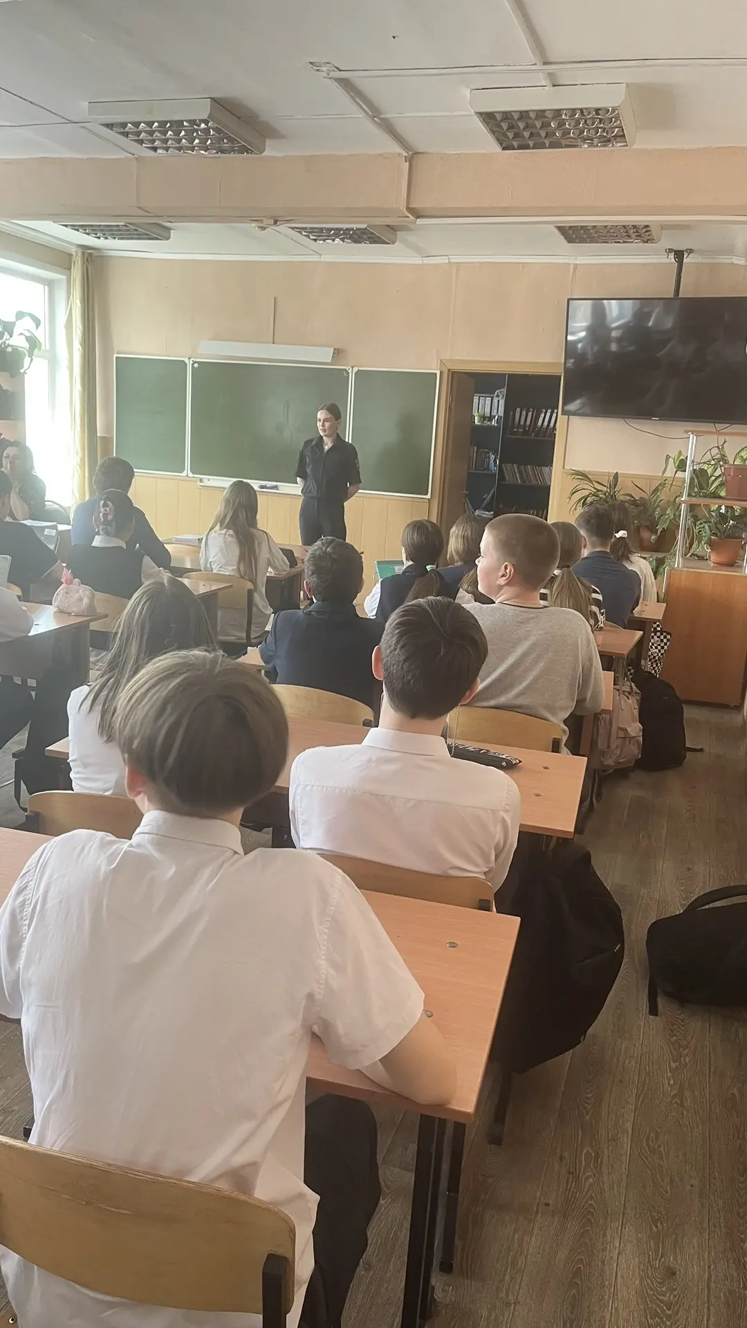 ⚖️Правовой десант ⚖️ Инспектор ОДН ОП-2 Кристина Юрьевна Ш. в рамках профилактического мероприятия «