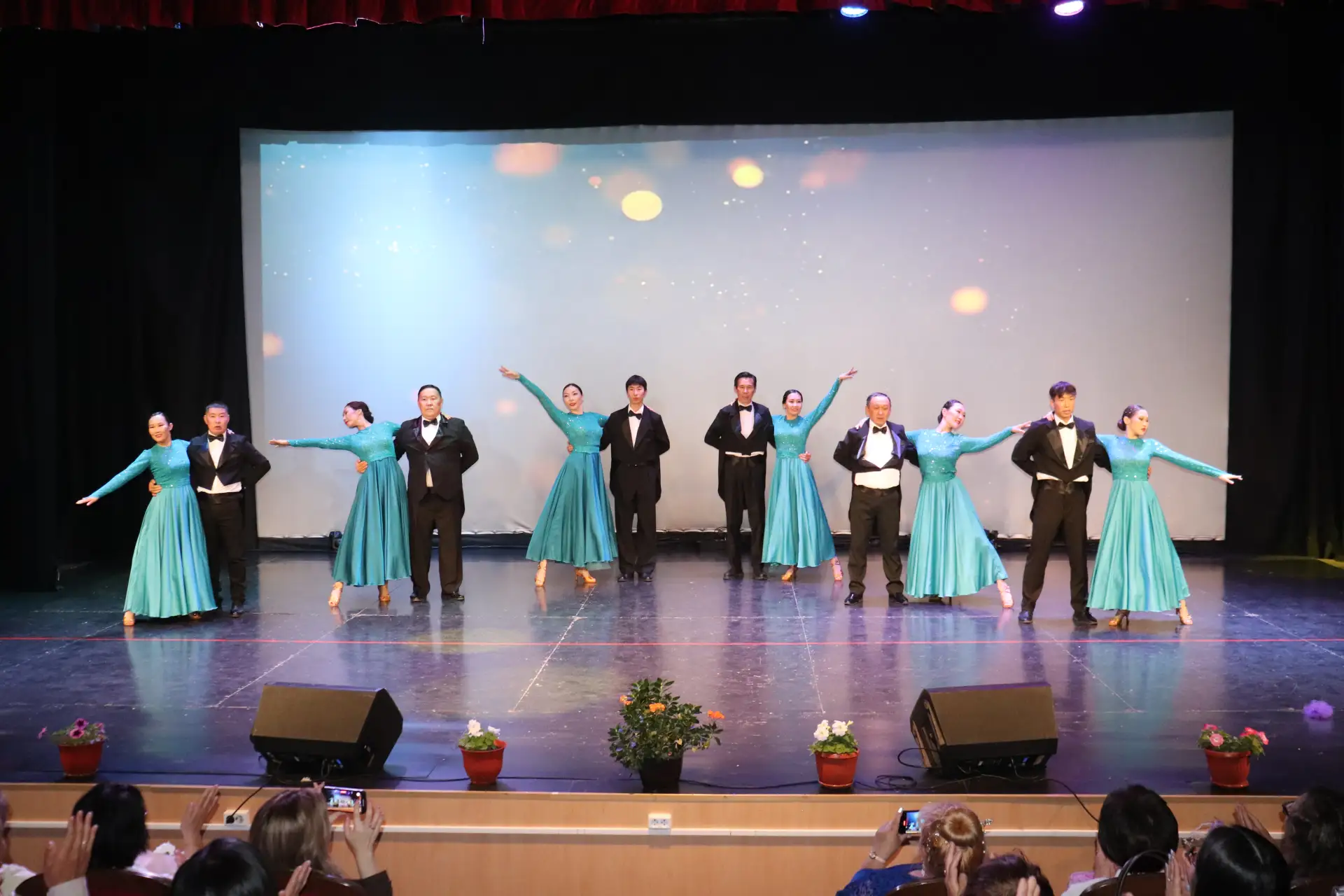 💃 В рамках торжественного мероприятия, посвящённого Дню медицинского работника творческие коллектив