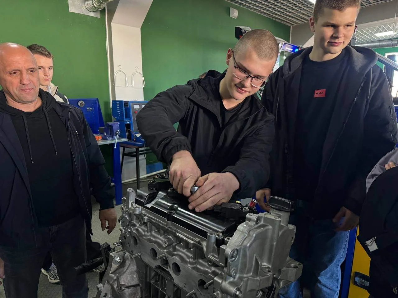 👌 Девятиклассники познакомились с профессией автомеханика