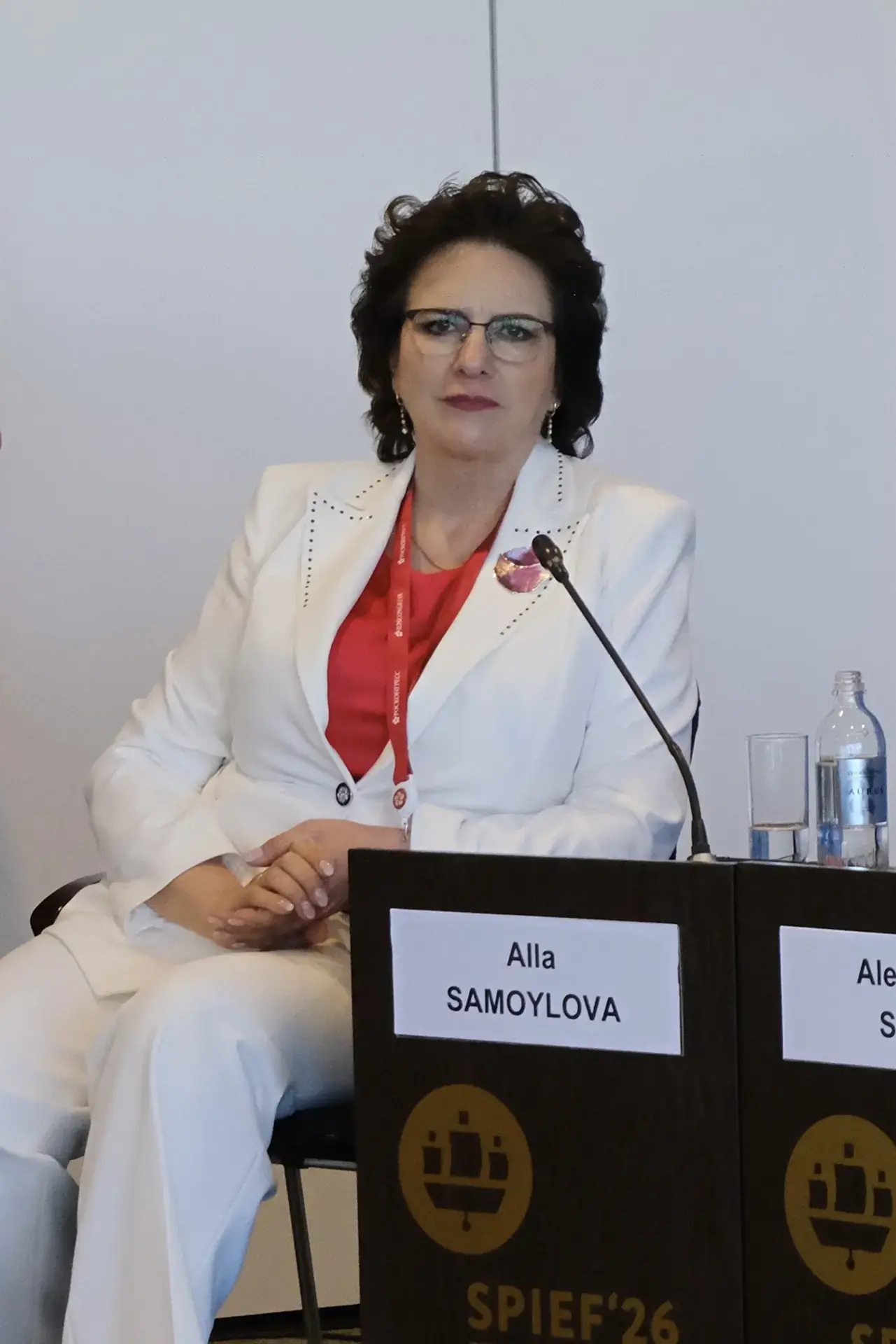 Руководитель Росздравнадзора Алла Самойлова  провела сессию «Фармацевтический щит: стра...