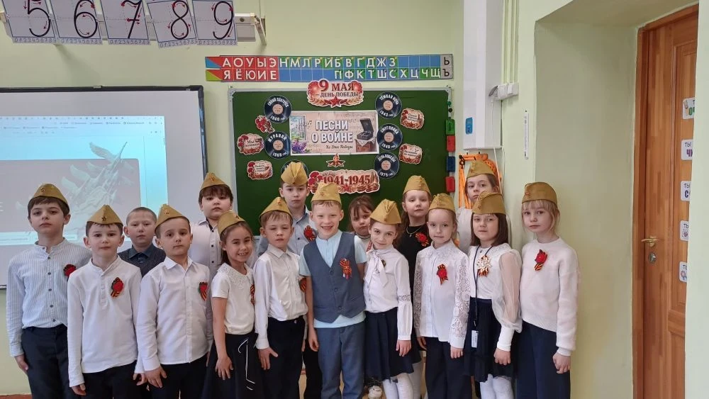 #Пока_мы_помним_прошлое  📍Гимназисты 1а класса, будущие Орлята России, под руководством своего наста