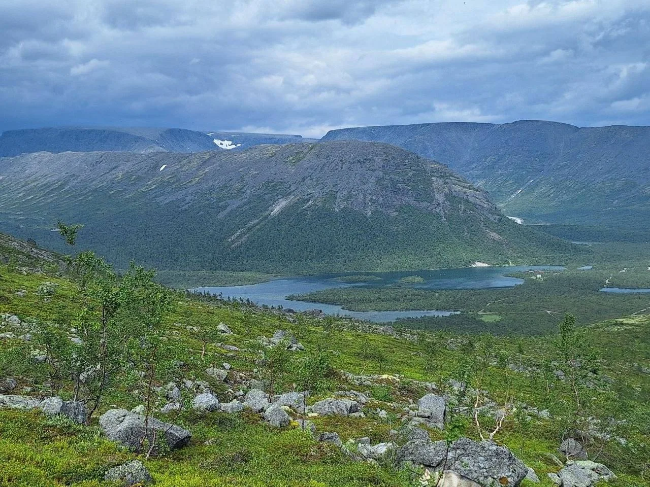 Доброе утро в Хибинах.

Фото: Лувеньга Adventure