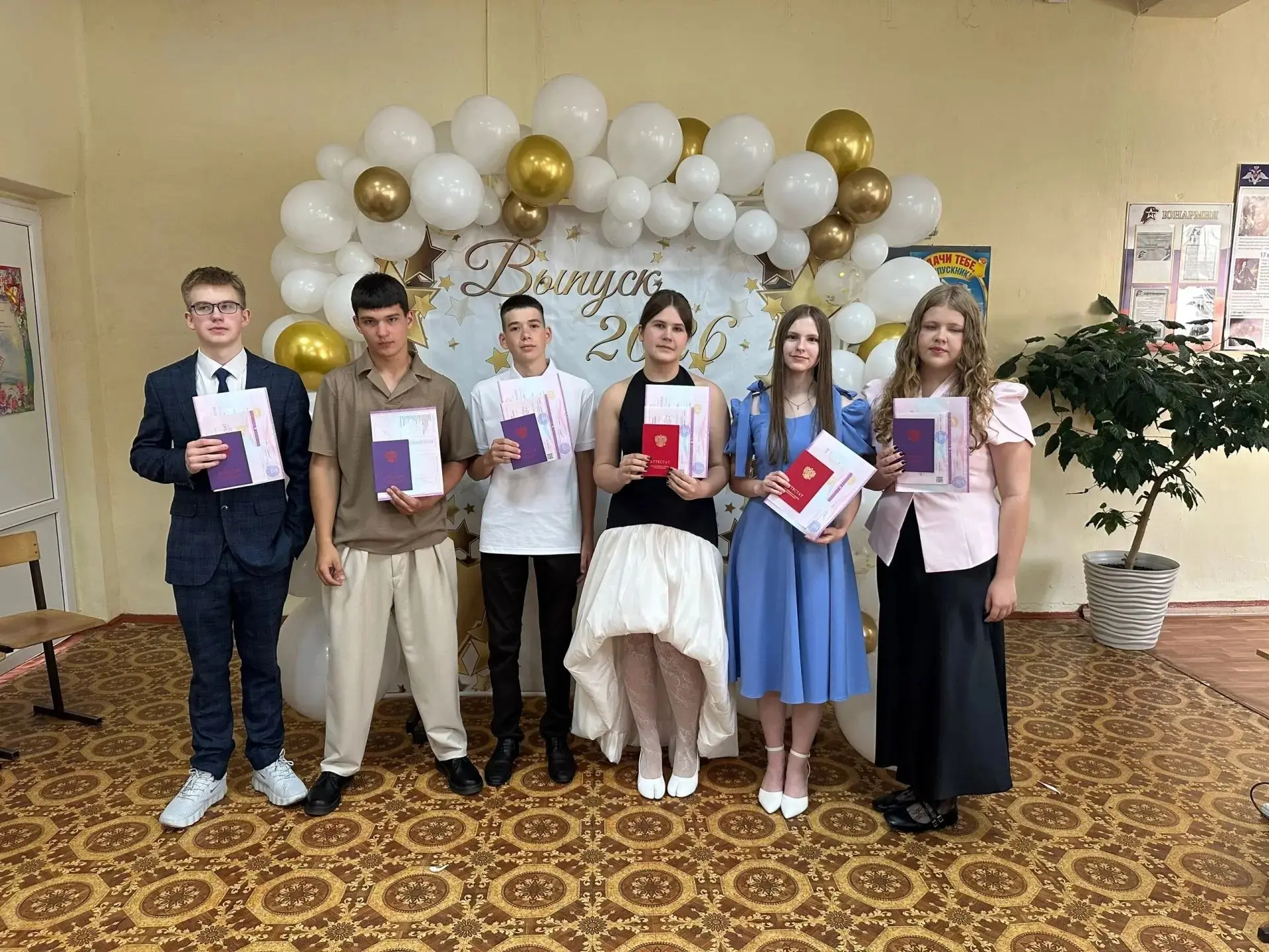 🎉 Выпускной вечер в 9 классе: прощание со школьной ступенью и шаг в будущее! 🎉

26 июня в филиале 
