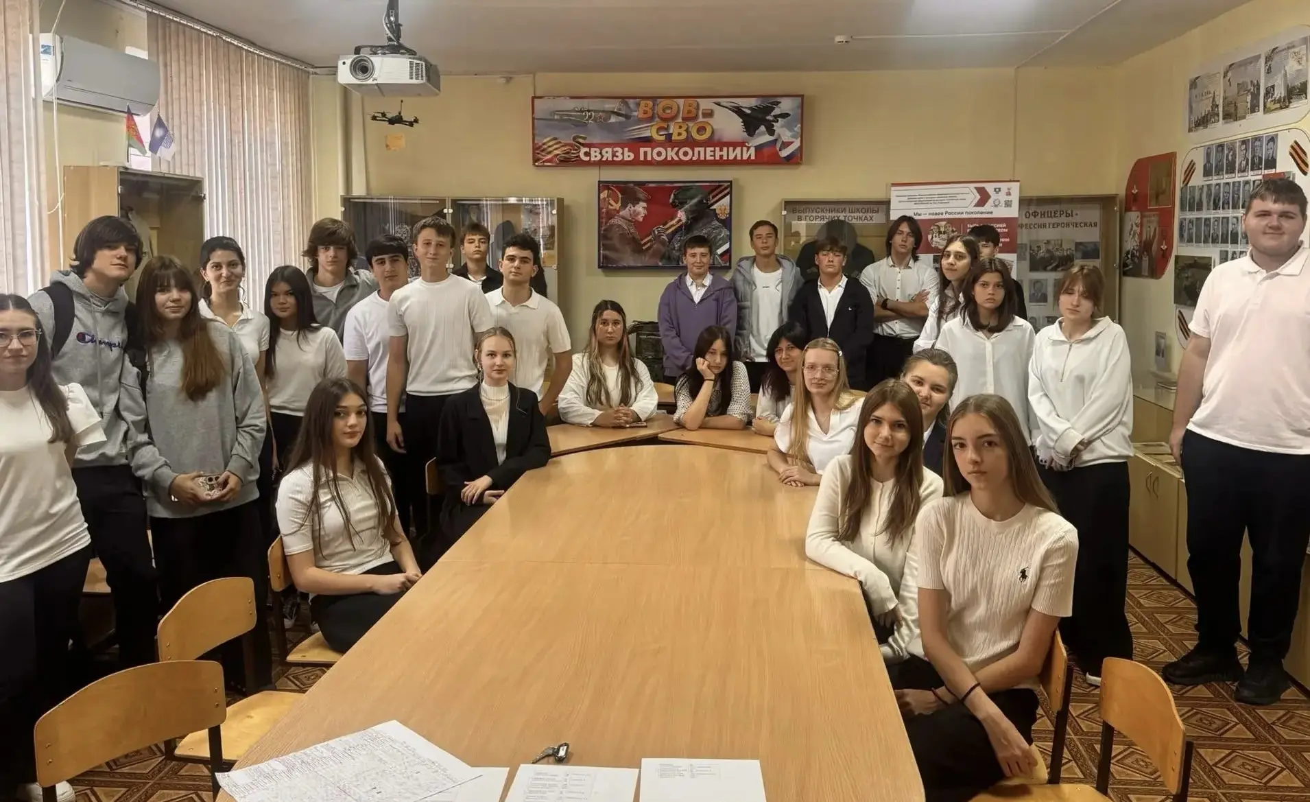 👩‍🏫Традиция №3 - в День учителя наши ученики хоть на денёк, но меняются ролями со сво...