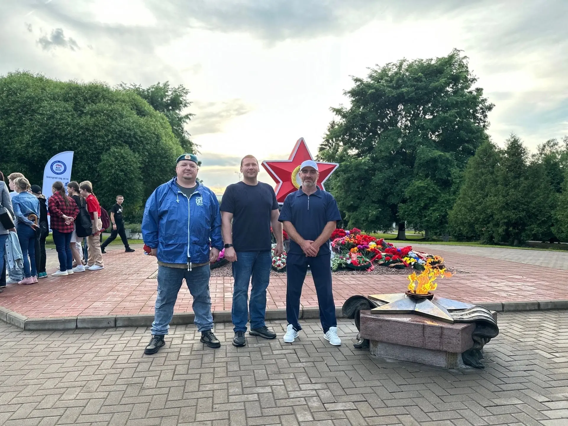 Сегодня, несмотря на проливной дождь и ветер, мы вновь зажгли «Огненные картины войны». По сложившей