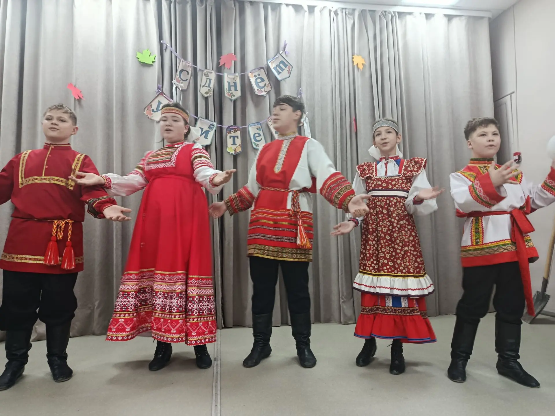 5 рктября в актовом зале школы состоялся праздничный концерт, посвящённый Дню Учителя. ...