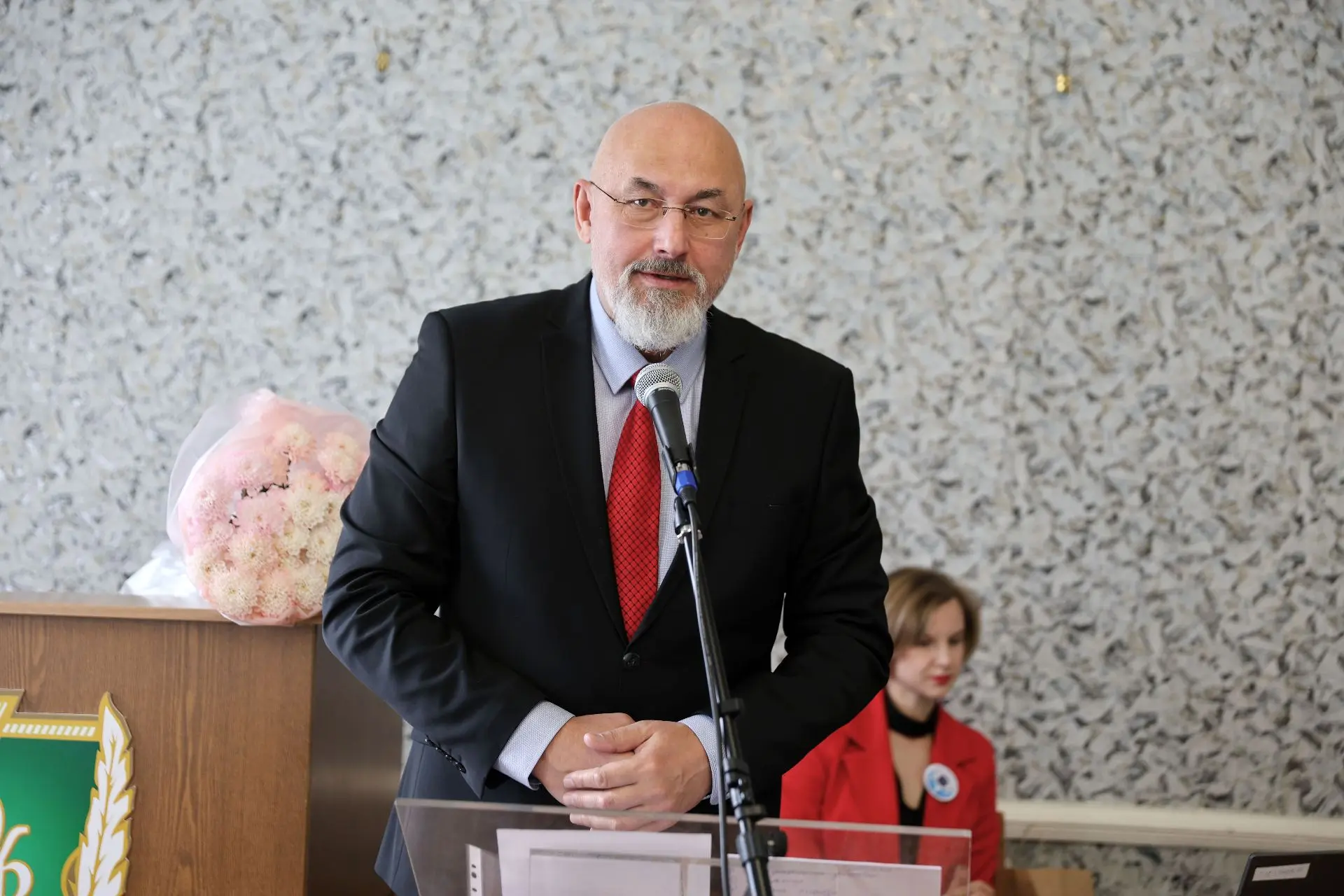 Поздравил преподавателей кафедры специальной педагогики, психологии и предметных методи...