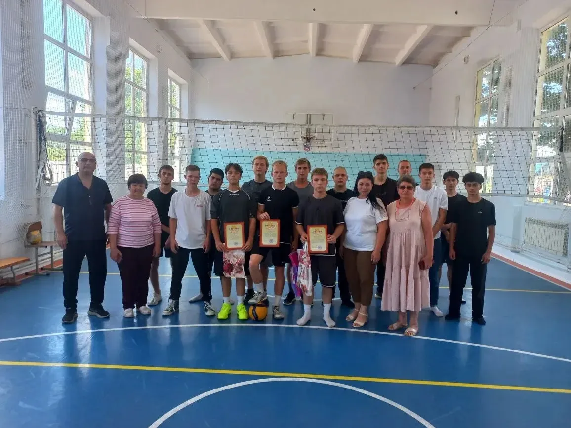 Каникулы с пользой 🥳

Турнир по волейболу между команд 1 курса профессии Сварщик.
1 место - 227 гру